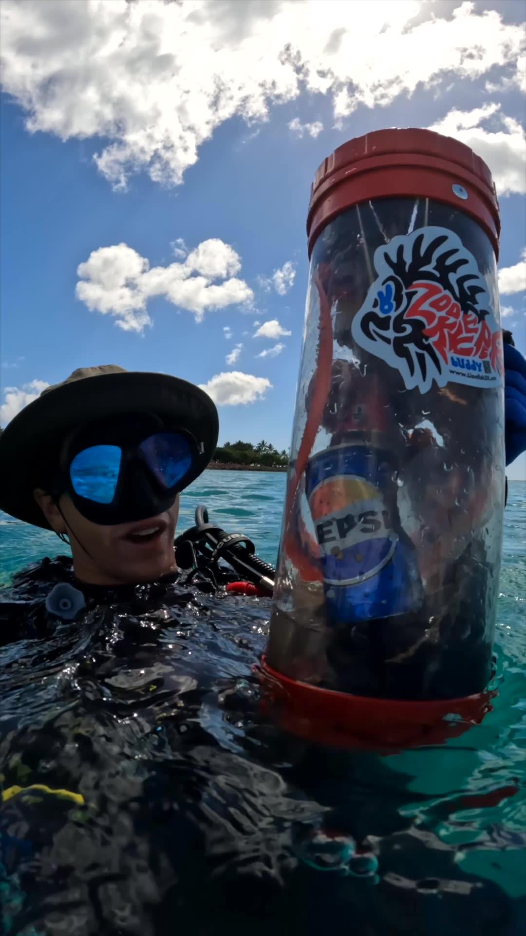 Buddy Explorer @deepblue.diego hunting lionfish with Lionfish Zookeeper gear